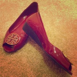 Red tory burch low wedge heel shoe sandals 8 Red tory burch low wedge heel shoe sandals 8