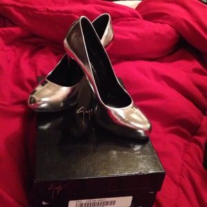 GIUSEPPE ZANOTTI SEXY CLASSIC PUMP SIZE 7!! GIUSEPPE ZANOTTI SEXY CLASSIC PUMP SIZE 7!!