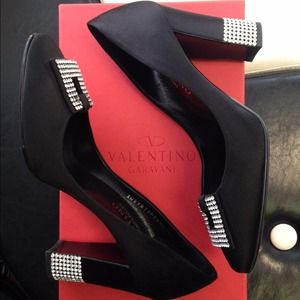 Valentino Garavani satin pumps size 39.5 w/box Valentino Garavani satin pumps size 39.5 w/box