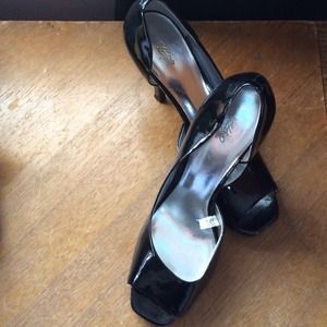 Basic Black Patent Leather Peep Toe Heels Basic Black Patent Leather Peep Toe Heels