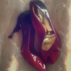 Antonio Melani Shoes - Antonio Melani red burgundy black ombré heels <3 Antonio Melani Shoes - Antonio Melani red burgundy black ombré heels <3