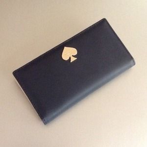 Kate Spade Wallet *HOST PICK on 3/3!!!* Kate Spade Wallet *HOST PICK on 3/3!!!*