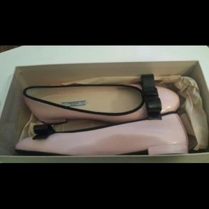 100% AUTHENTIC Prada BRAND NEW Leather Flats 100% AUTHENTIC Prada BRAND NEW Leather Flats