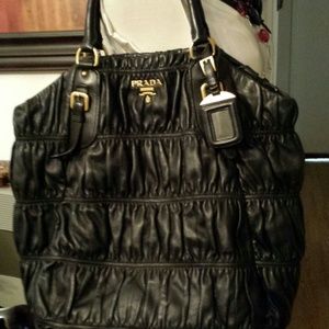 Prada tessuto gaufre tote bag leather Prada tessuto gaufre tote bag leather