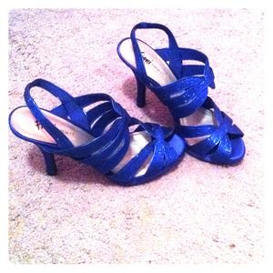 Beautiful bright blue heels Beautiful bright blue heels