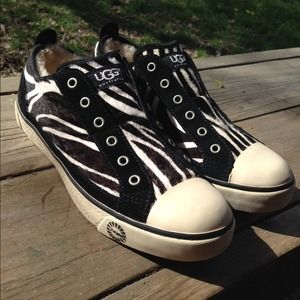 Authentic Ugg Laela zebra sneakers sz 8 Authentic Ugg Laela zebra sneakers sz 8