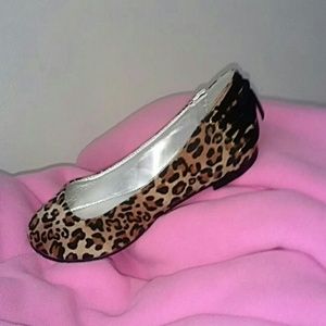 Sexy leopard cheetahs lace up flats 8.5 new in box Sexy leopard cheetahs lace up flats 8.5 new in box