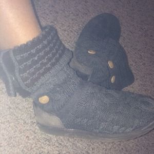 Grey knit uggs Grey knit uggs