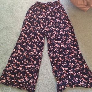 Brandy Melville wide leg floral pant Brandy Melville wide leg floral pant