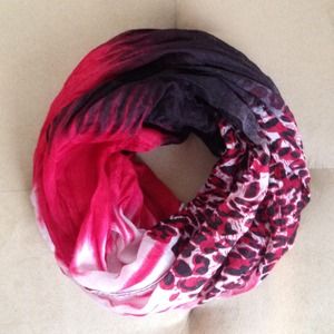 Host PickRed/Pink Leopard Dye Scarf Host PickRed/Pink Leopard Dye Scarf