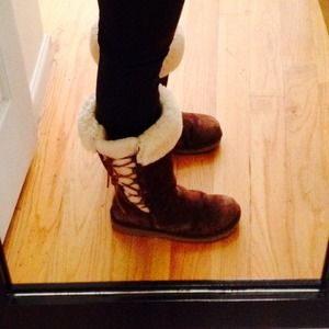  original UGG boots. Brown color and sided laces original UGG boots. Brown color and sided laces