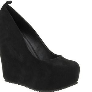 Black suede wedge Aldo shoe Black suede wedge Aldo shoe