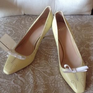 NWT Bally Yellow Leather Pumps w/ bow 6.5 US NWT Bally Yellow Leather Pumps w/ bow 6.5 US