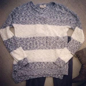 Lightweight sweater size small. Lightweight sweater size small.
