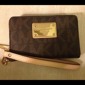 ✨New listing! Michael Kors wallet/phone case! ✨New listing! Michael Kors wallet/phone case!
