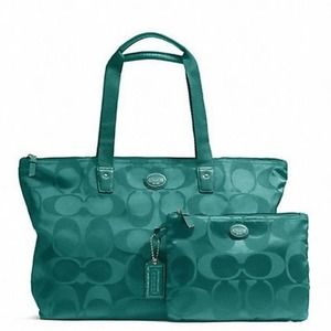 GETAWAY SIGNATURE NYLON LARGE PACKABLE WEEKENDER GETAWAY SIGNATURE NYLON LARGE PACKABLE WEEKENDER