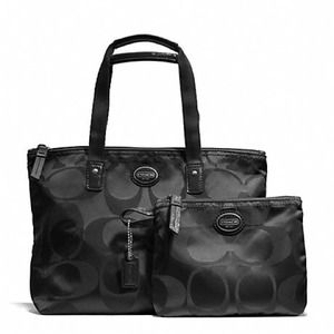 COACH GETAWAY SIGNATURE NYLON SMALL PACKABLE TOTE COACH GETAWAY SIGNATURE NYLON SMALL PACKABLE TOTE