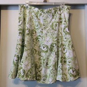 Hillard and Hanson Dresses & Skirts - Green and White Floral Skirt Hillard and Hanson Dresses & Skirts - Green and White Floral Skirt