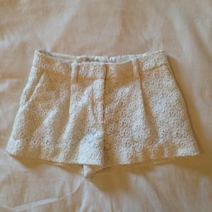 Diane Von Furstenburg Naples Acorn shorts. Diane Von Furstenburg Naples Acorn shorts.