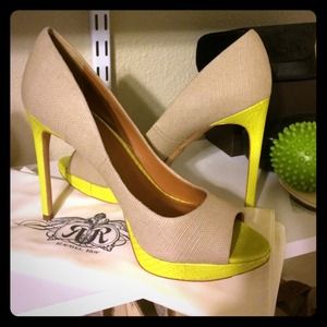 Rachel Roy size 8 never been worn with dust bag. Rachel Roy size 8 never been worn with dust bag.