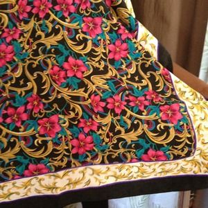 Lovely vintage look floral scarf Lovely vintage look floral scarf