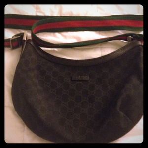 Authentic Gucci Medium Messenger Bag Black/Black Authentic Gucci Medium Messenger Bag Black/Black