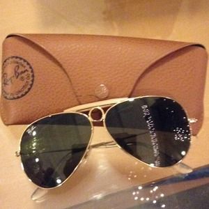 Classics RAYBAN aviators gold and tan Classics RAYBAN aviators gold and tan