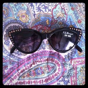 NWT Nasty Gal Cats Eye Black Sunglasses NWT Nasty Gal Cats Eye Black Sunglasses
