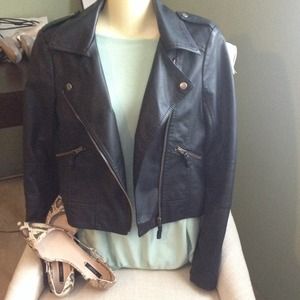 Preowned faux leather zara jacket size medium Preowned faux leather zara jacket size medium