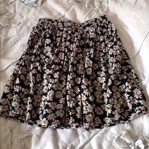 Brandy melville daisy heather skirt floral rare Brandy melville daisy heather skirt floral rare