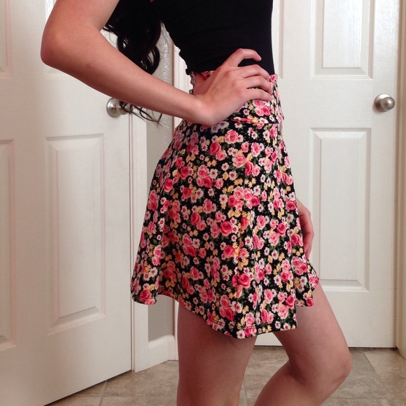 Dresses & Skirts - NWT Floral Skater Skirt 3 Dresses & Skirts - NWT Floral Skater Skirt 3