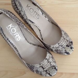 MK Genuine Snakeskin Pumps ❤️Host Pick❤️ MK Genuine Snakeskin Pumps ❤️Host Pick❤️