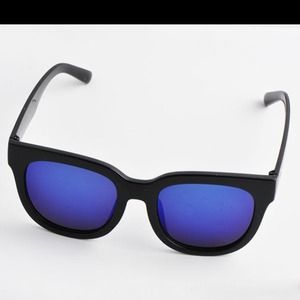 Vogue black frame blue lens sunglasses. Vogue black frame blue lens sunglasses.