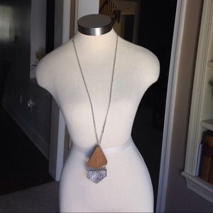 Jewelmint Jewelry - ⬇️NIB Jewelmint modern wood and metal necklace! Jewelmint Jewelry - ⬇️NIB Jewelmint modern wood and metal necklace!