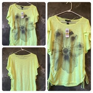 Pretty yellow flower print top Pretty yellow flower print top