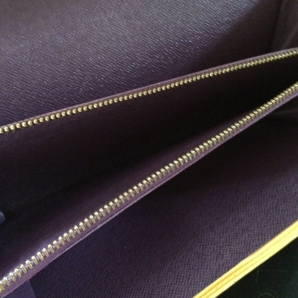 Louis Vuitton Clutches & Wallets - 💯Authentic Vintage Epi Louis Vuitton Wallet 2 Louis Vuitton Clutches & Wallets - 💯Authentic Vintage Epi Louis Vuitton Wallet 2