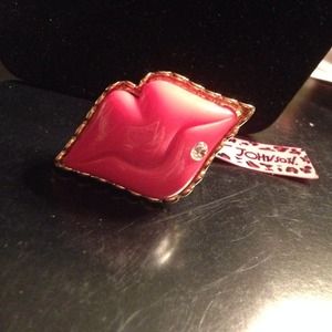 Betsey Johnson lips ring Betsey Johnson lips ring