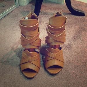 Bumper Shoes - Basically New Cognac Strappy Heels Bumper Shoes - Basically New Cognac Strappy Heels