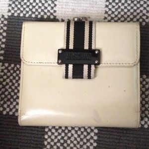 Pre loved Beige MOSCHINO bi fold wallet Pre loved Beige MOSCHINO bi fold wallet