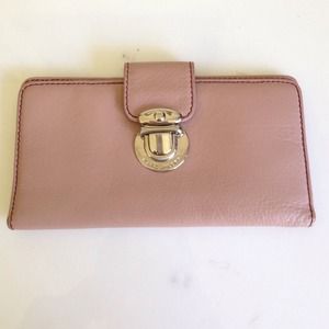 Marc Jacobs Clutches & Wallets - Marc Jacobs Light Pink Wallet Marc Jacobs Clutches & Wallets - Marc Jacobs Light Pink Wallet