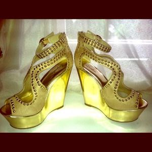 BRAND NEW IN BOX STUDDED WEDGED HEELS SIZE 8.5 BRAND NEW IN BOX STUDDED WEDGED HEELS SIZE 8.5
