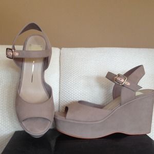 SALE. Dolce Vita Nude Nubuck Platform Sandals 7 SALE. Dolce Vita Nude Nubuck Platform Sandals 7