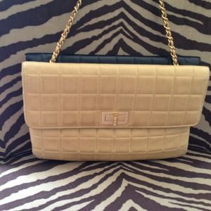 ⬇⬇️Chanel 2tone flap handbag lambskin leather⬇️⬇️ ⬇⬇️Chanel 2tone flap handbag lambskin leather⬇️⬇️