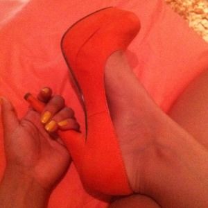 never been worn orange pumps! never been worn orange pumps!