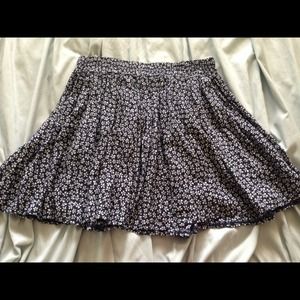 Brandy Melville floral pattern skirt Brandy Melville floral pattern skirt