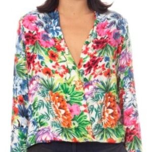 Host Pick Gorgeous Flower top Host Pick Gorgeous Flower top