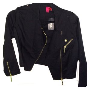 Black crop forever 21 jacket Black crop forever 21 jacket