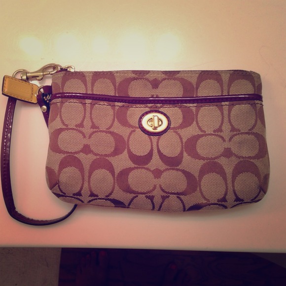 coach wristlets 3051