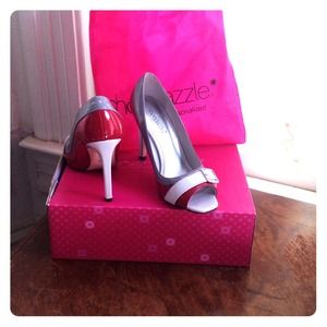 Red, white and gray patent leather buckle pumps Red, white and gray patent leather buckle pumps