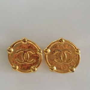 Vintage Chanel CC XL Gold Clip On Earrings Vintage Chanel CC XL Gold Clip On Earrings